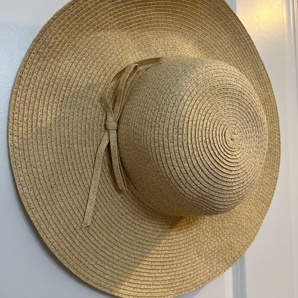 Floppy sun hat